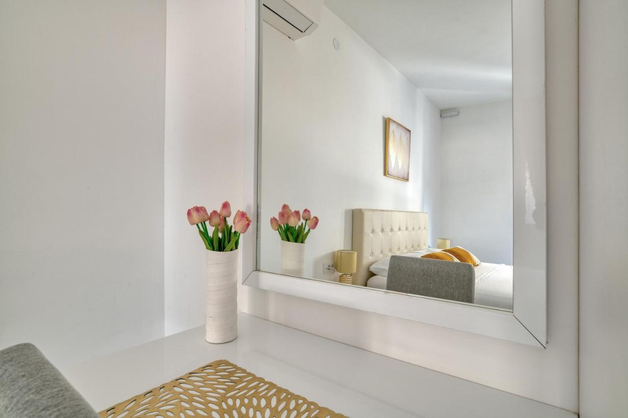 The Golden Luxury Апартаменты *