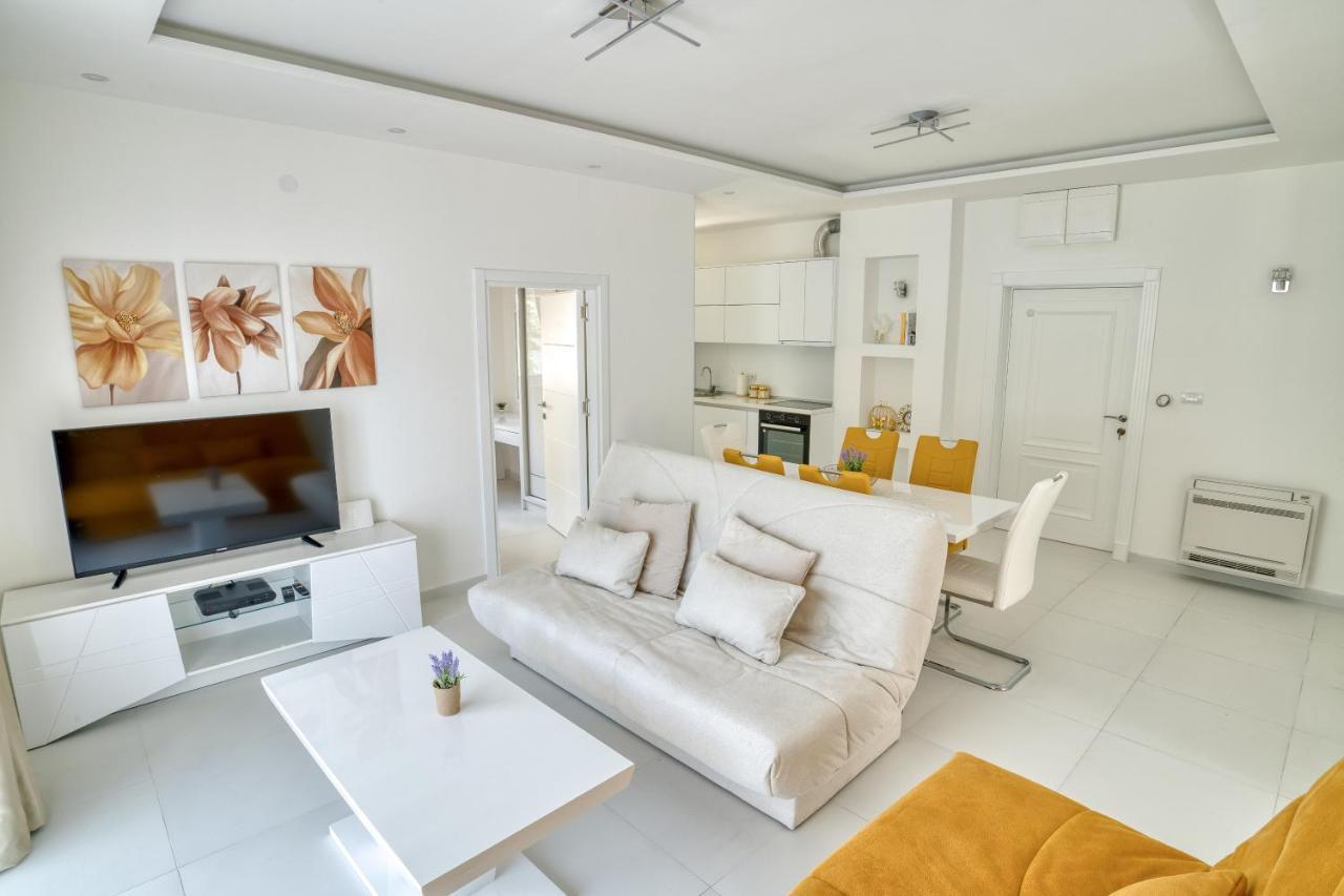 The Golden Luxury Apartment