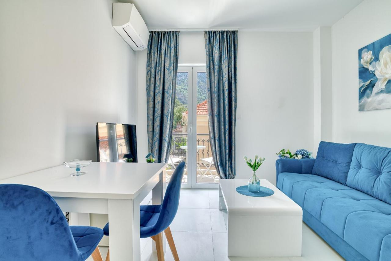 The Golden Luxury Apartment *